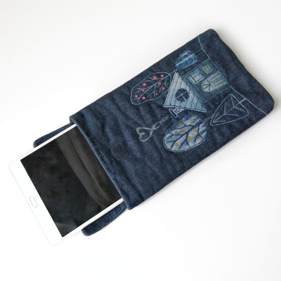 Чехол для планшета из денима с вышивкой и аппликацией