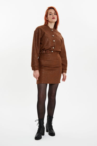 Твидовый куртка-бомбер и мини-юбка для женщин шоколадного цвета.