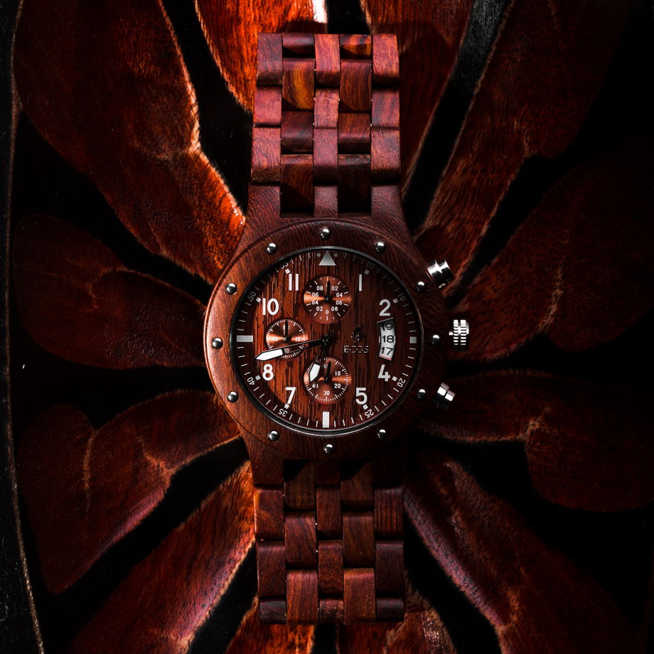 Часы из красного сандала