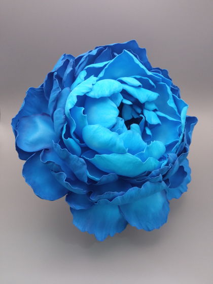 Большая брошь-пион в небесно-синих оттенках из фоамирана