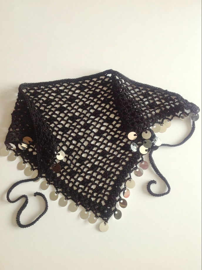 Косынка вязаная с пайетками чёрная