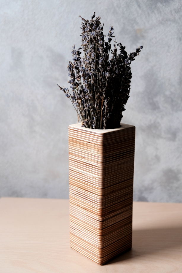 Деревянная ваза для сухоцветов