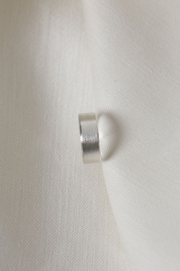 Широкое кольцо с фактурой "Сатин"