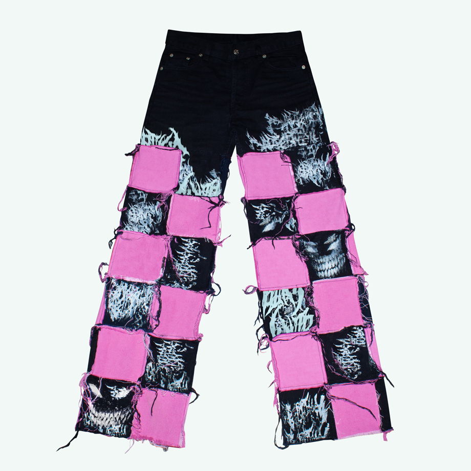 Черно-розовые эмо джинсы в стиле пэчворк