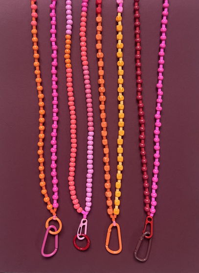 Холдер брелок колье из деревянных бусин с карабином