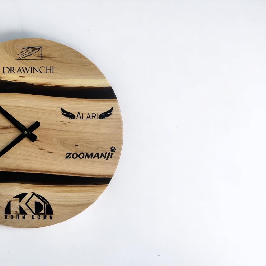 Настенные часы из слэба с гравировкой Вашего логотипа (диаметр - 400 мм.)