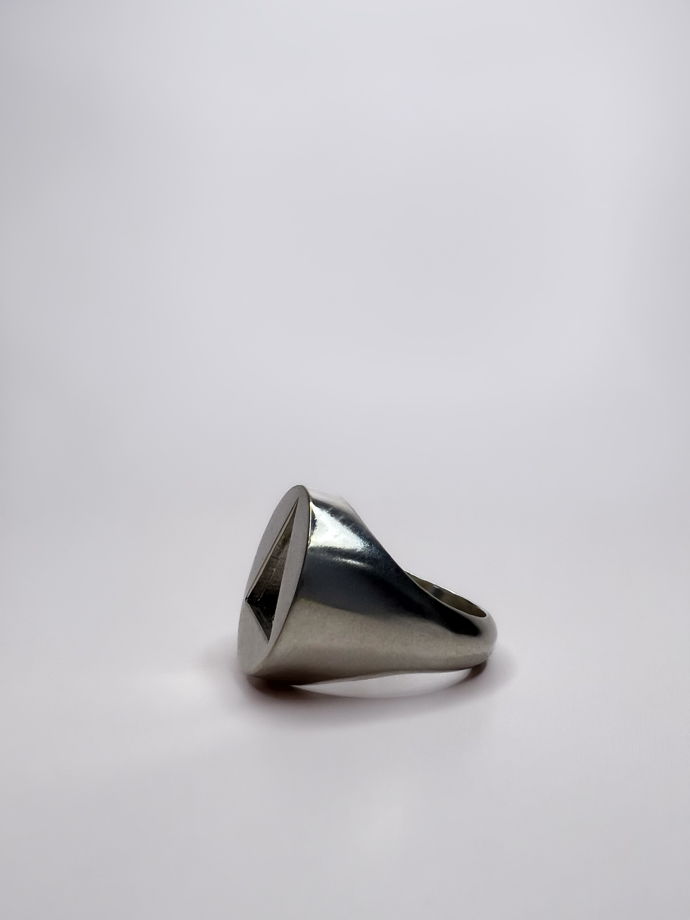 Серебряный перстень треугольник