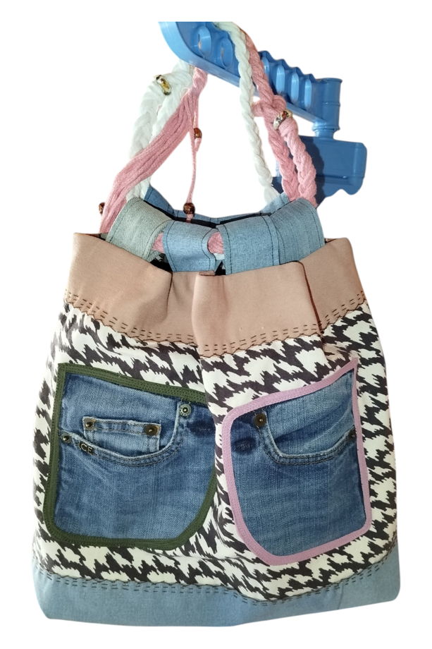 Сумка-мешочек  из переработанной джинсы.