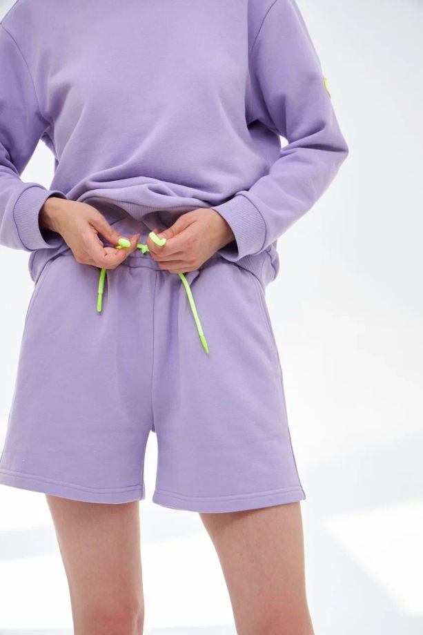 Шорты фиолетовые с неоновым шнурком