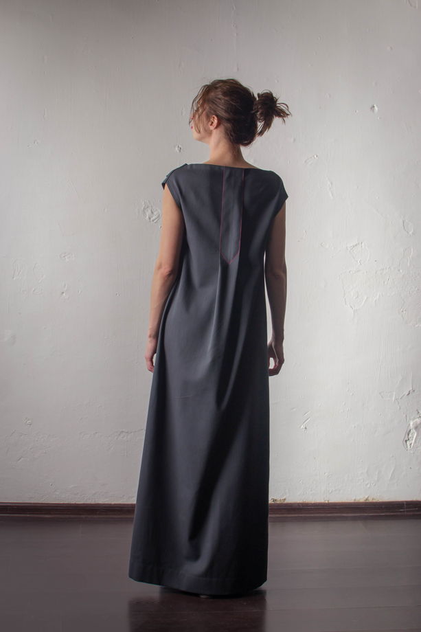 Платье из черного хлопка со спущенной линией плеча SOM