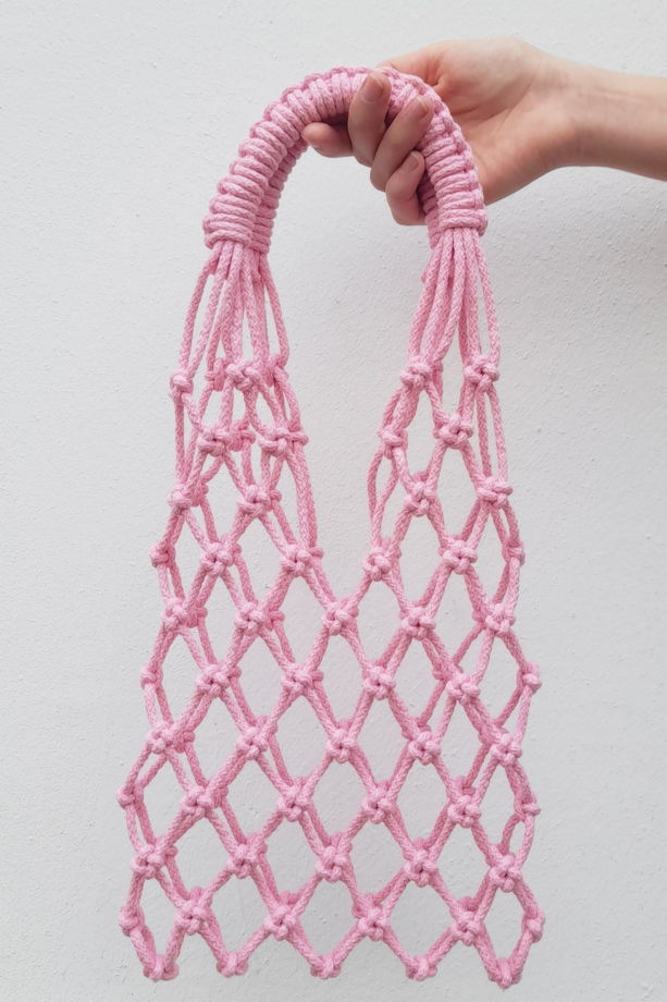 Сумка розовая из хлопкового шнура в технике макраме
