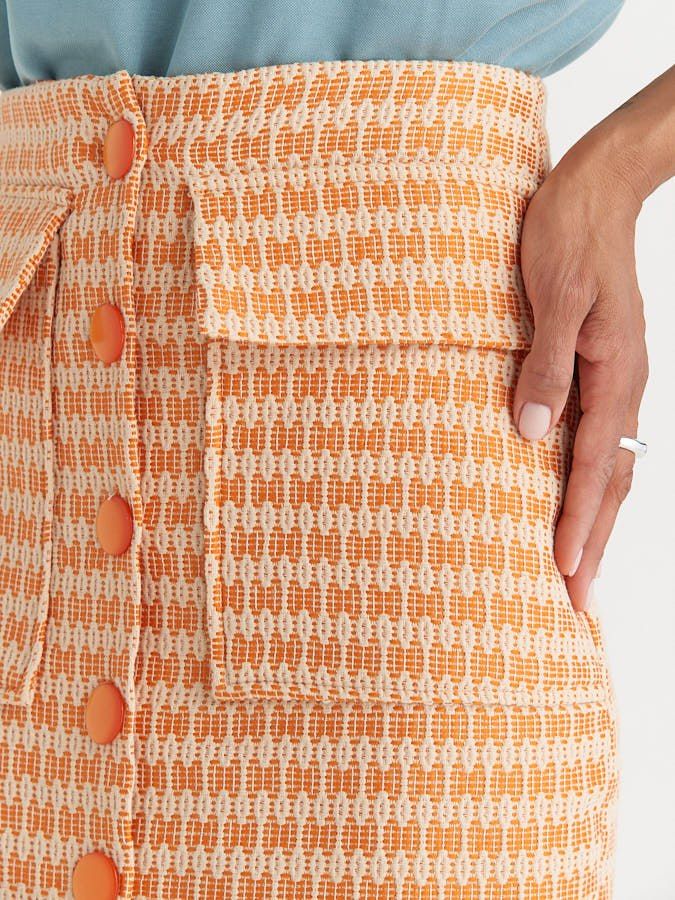 Оранжевая юбка с атласным подкладом