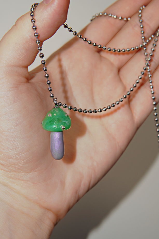 Разноцветный кулон-гриб ручной работы «Пиклз»