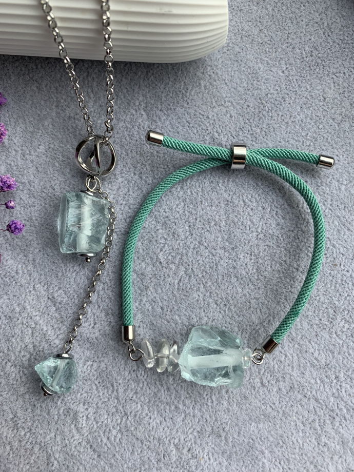 Комплект с аква кварцем и горным хрусталем «Ледяной цветок»