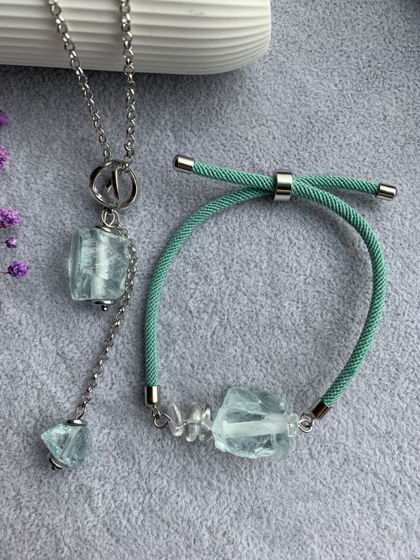 Комплект с аква кварцем и горным хрусталем «Ледяной цветок»