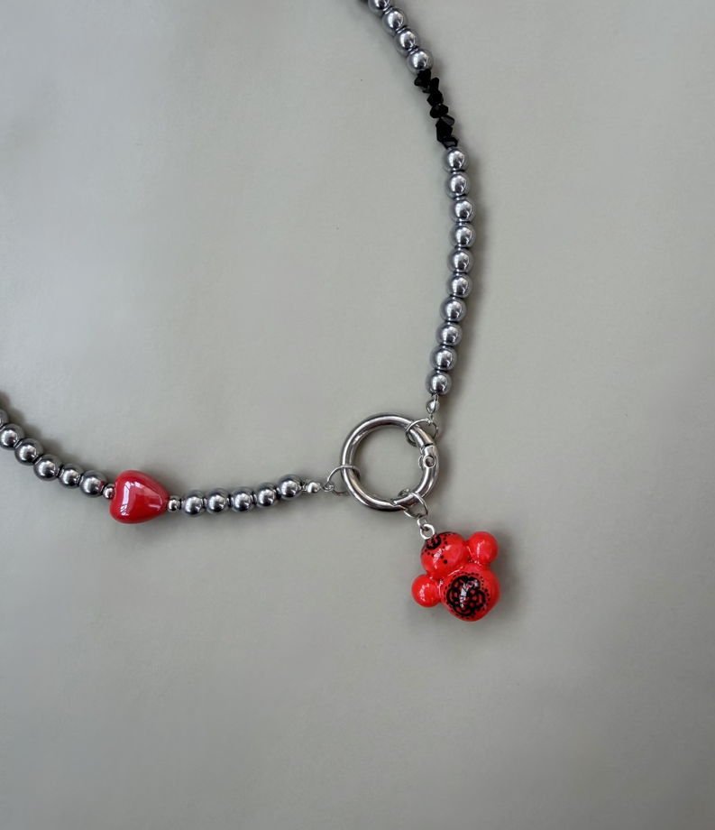 Колье ручной работы из гематита и алмазного стекла «Как ни крути»