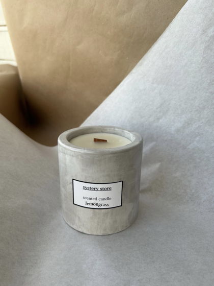 Ароматическая свеча Лемонграсс в сером гипсовом подсвечнике ручной работы