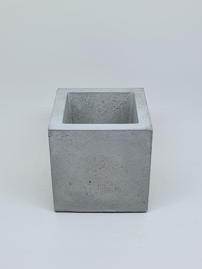 Кашпо из бетона серый куб