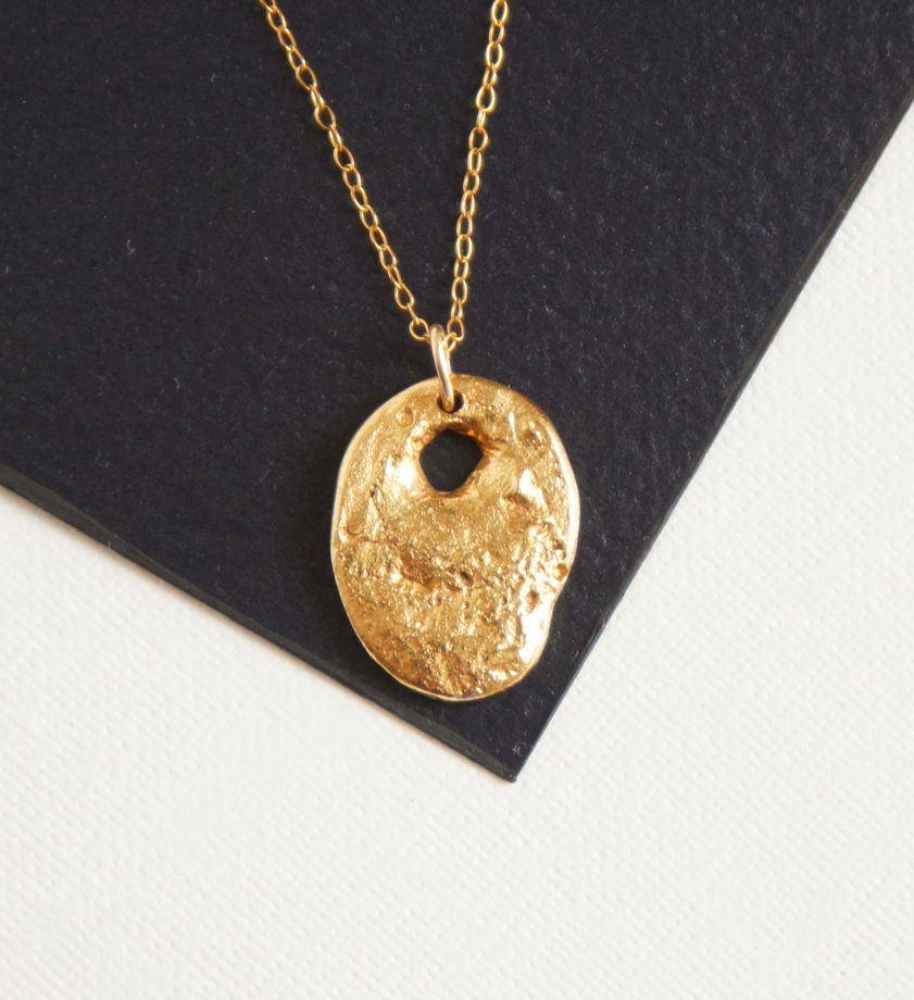 Позолоченный кулон на удачу камень с дыркой куриный бог на цепочке винтаж