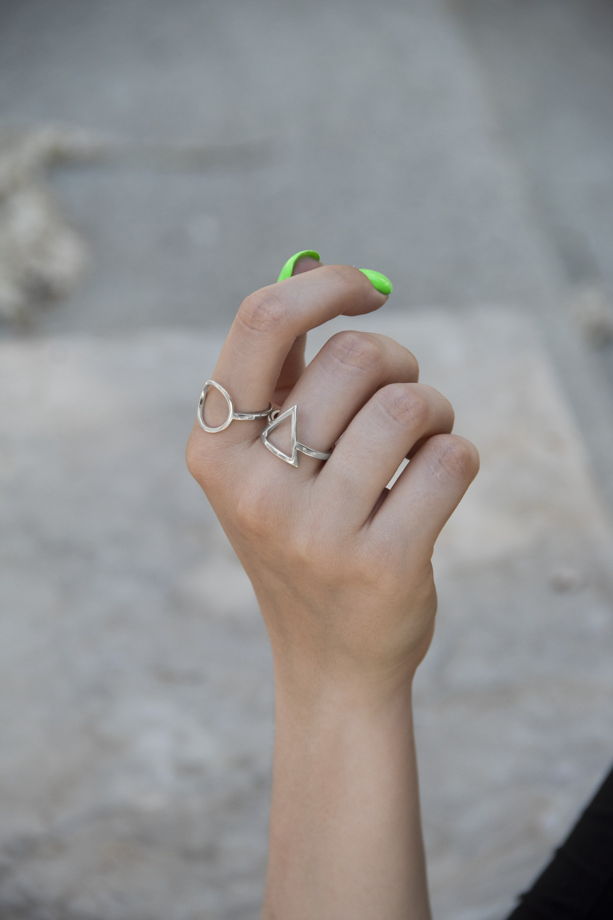Серебряное кольцо «Треугольник» ручной работы