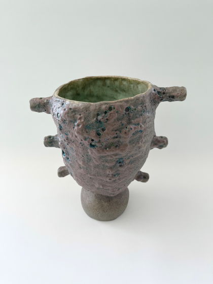 Ржаво-зелёная арт ваза для цветов ручной лепки