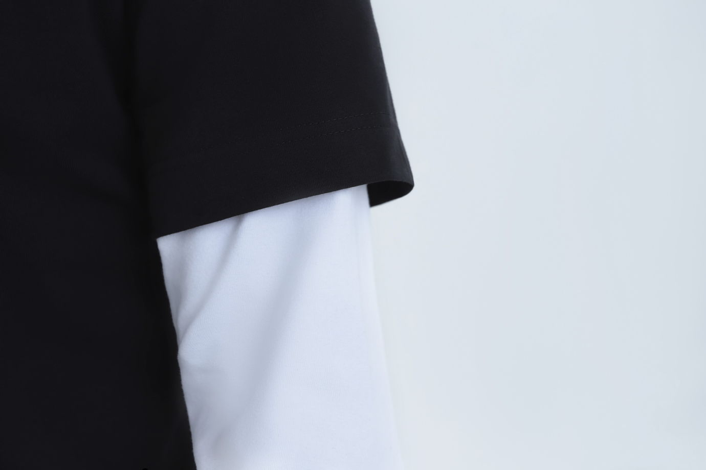 Лонгслив РТЮСН базовый черный с двойным рукавом и контрастным принтом UNDERGROUND стиль