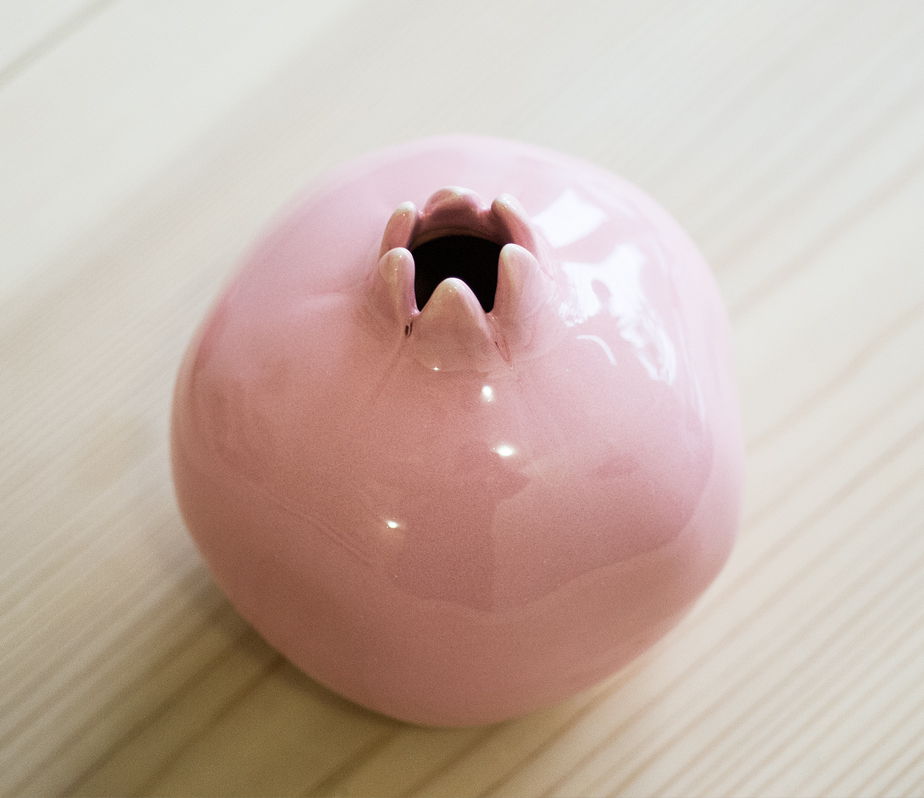 Большой розовый керамический гранат