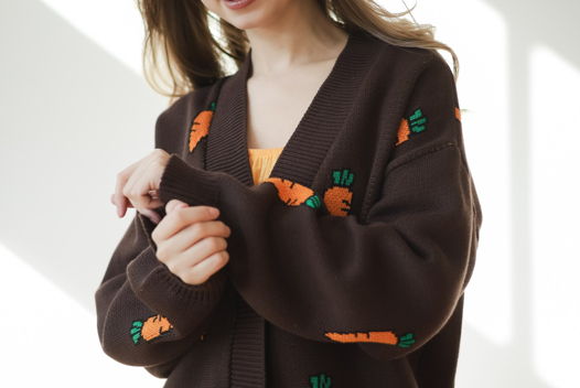 Кардиган с морковками