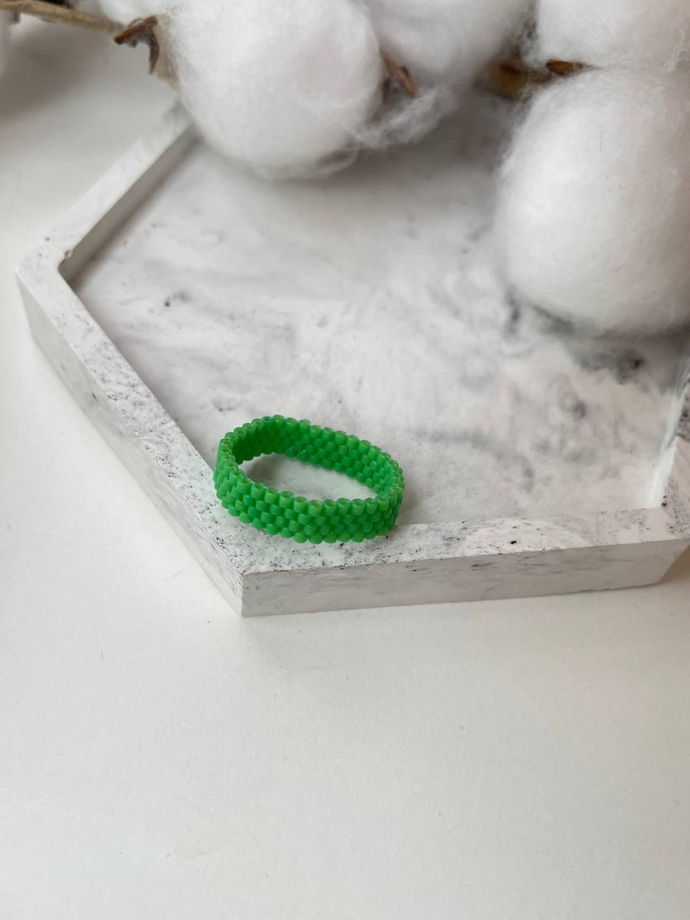 Кольцо из бисера зелёное