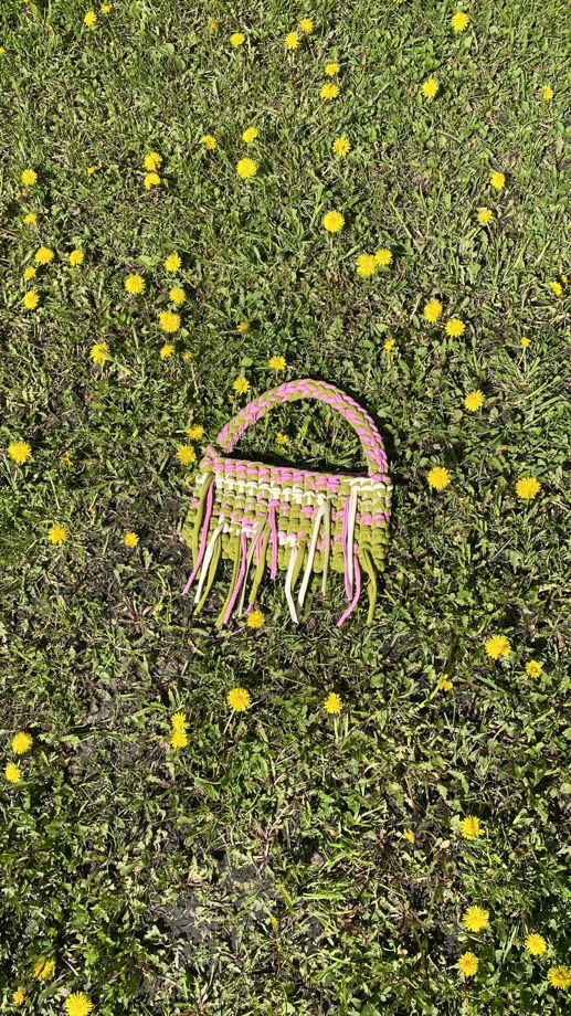 Вязаная сумка багет из хлопка с металлической застежкой-кнопкой цвет зелень/роза