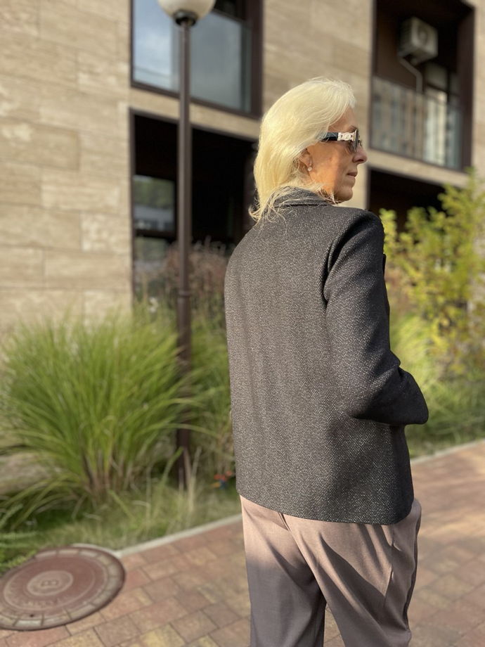 Женский пиджак синий  из итальянской шерсти укороченный. Полупальто женское