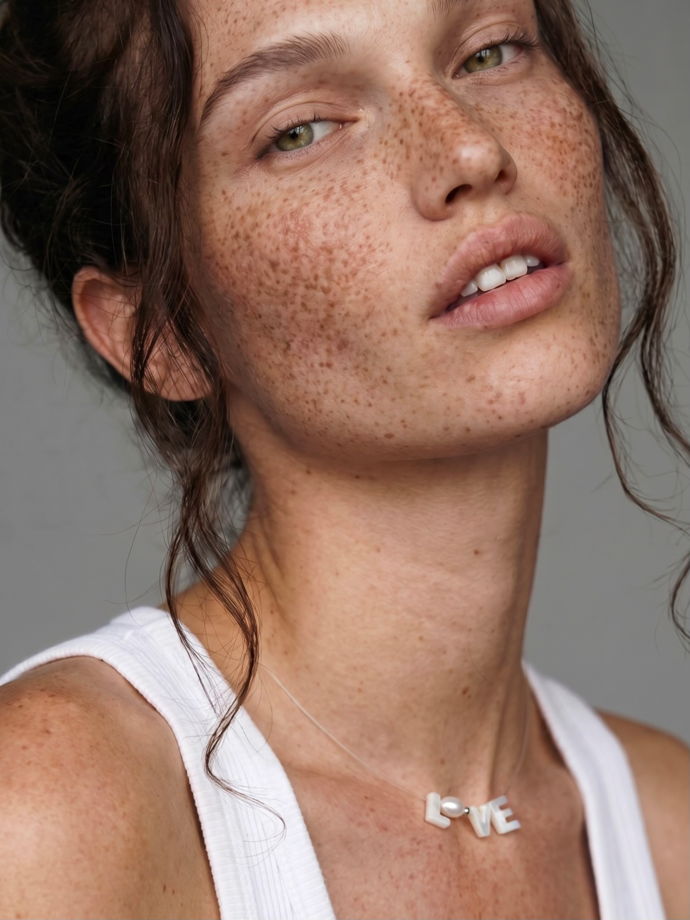 чокер [ LoVE ] c барочным жемчугом и перламутром