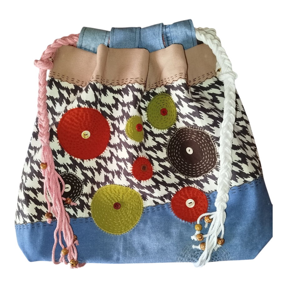 Сумка-мешочек  из переработанной джинсы.