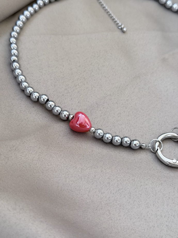 Колье ручной работы из гематита и алмазного стекла «Как ни крути»