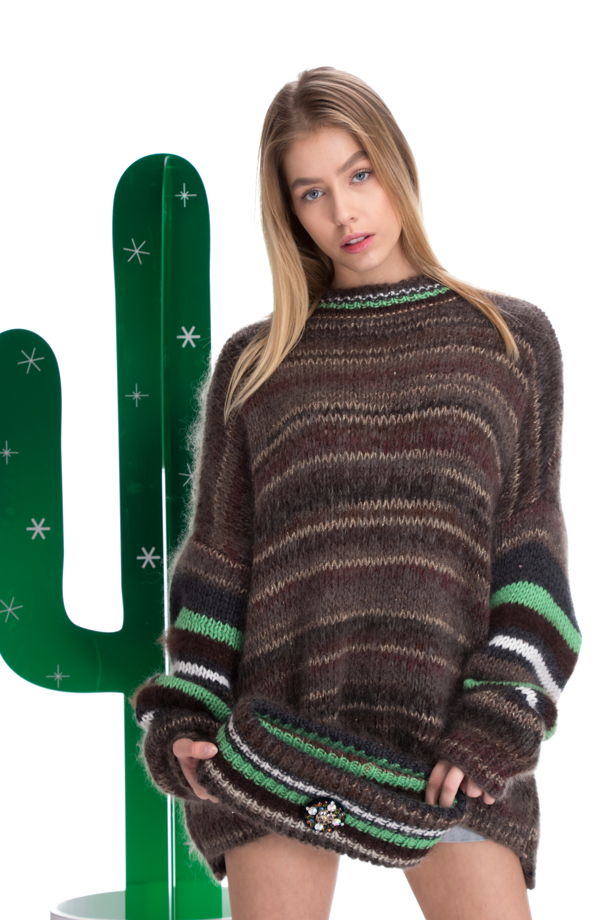 Коричнево-зеленый свитер оверсайз со съёмным воротом
