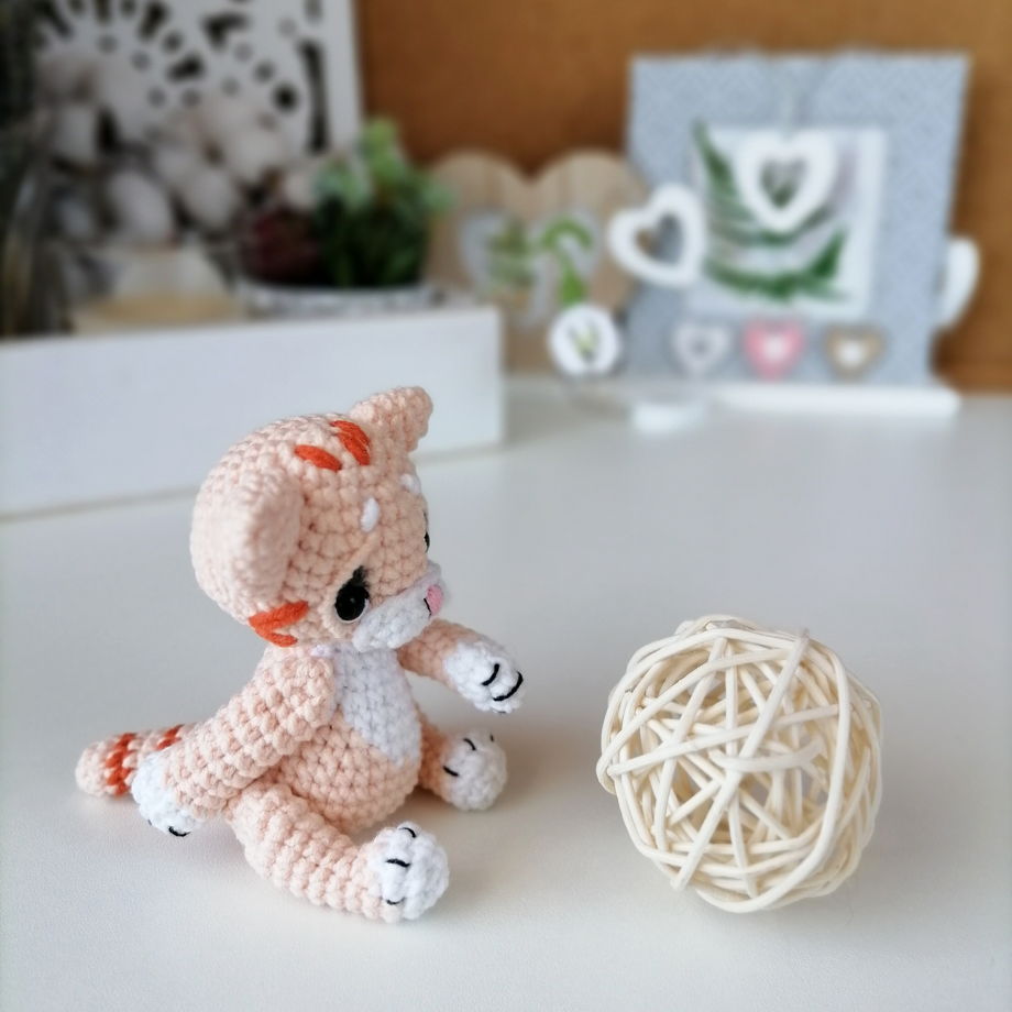 Детская вязаная игрушка персиковый котенок / Мягкий котик ручной работы