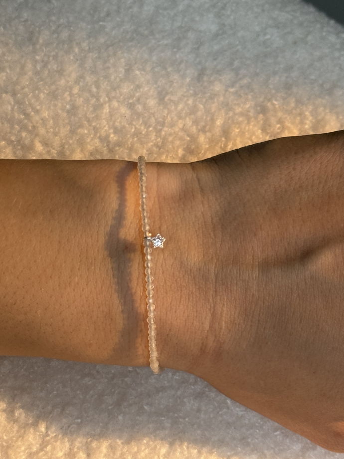 Браслет из лунного камня с подвесом звёздочка