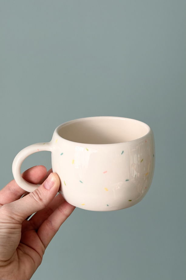 Чашка белая ручной работы с росписью, "Леденцы"