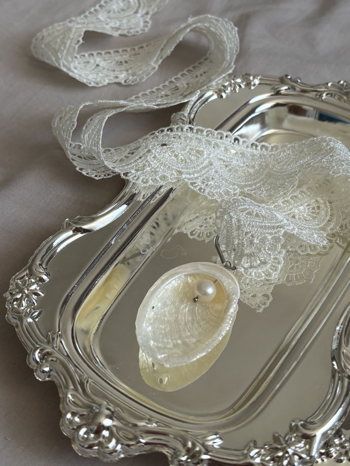 Кружевной чокер с морской ракушкой