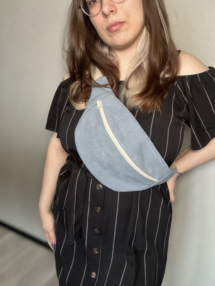 Поясная сумочка из плотного канваса серо-голубая