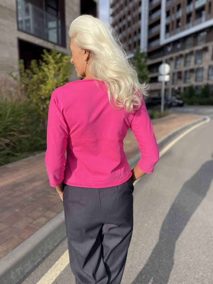 Женский лонгслив фуксия хлопковый укороченный облегающий