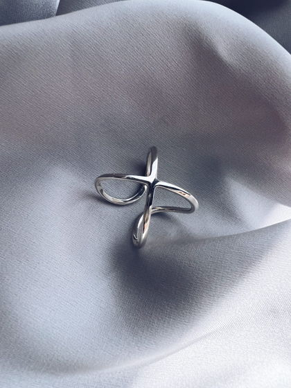 Серебряное разъёмное кольцо «Бесконечность» ручной работы.