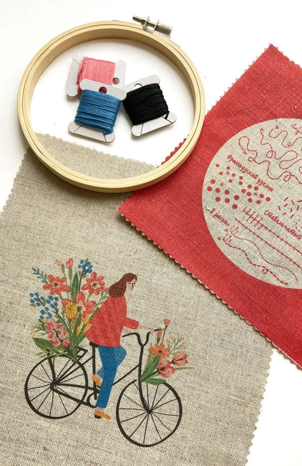 Набор для вышивания "Девушка на велосипеде с цветами"