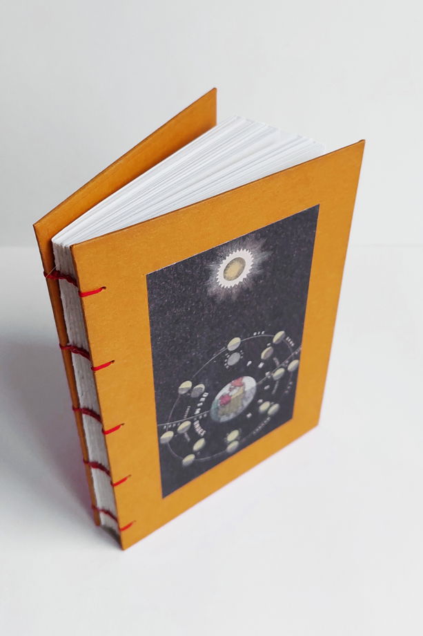 Желтый блокнот А6 ручной работы с картинкой фаз Луны