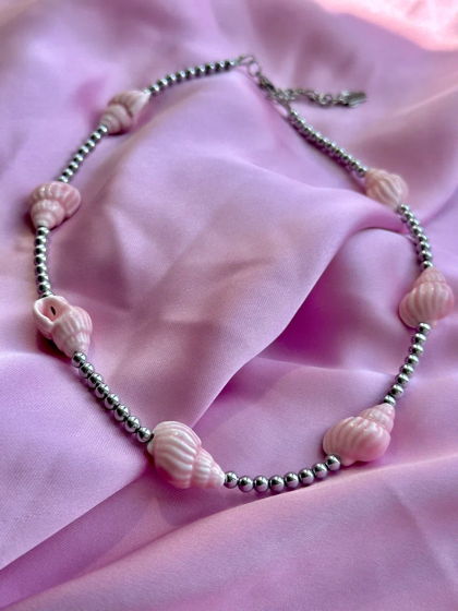 Чокер из гематита с ракушками