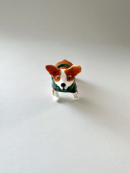 Статуэтка - подвес - ёлочная игрушка собака корги в зеленом шарфике