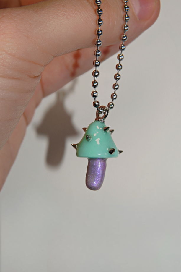 Разноцветный кулон-гриб ручной работы «Лэндс»