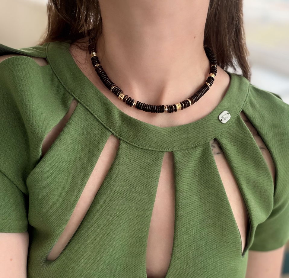 Чокер ручной работы из кокосовых бусин и гематита «Ставка на кокос»