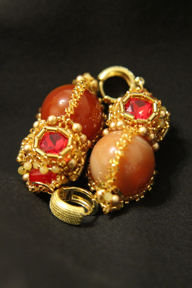 Серьги из крупных круглых агатов и малиновых страз