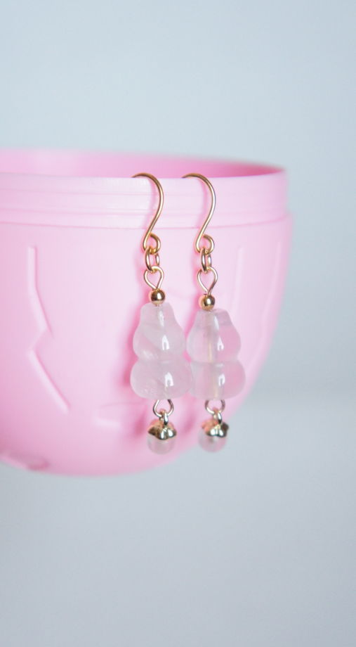 Позолоченные серьги в виде колокольчиков из натурального розового кварца